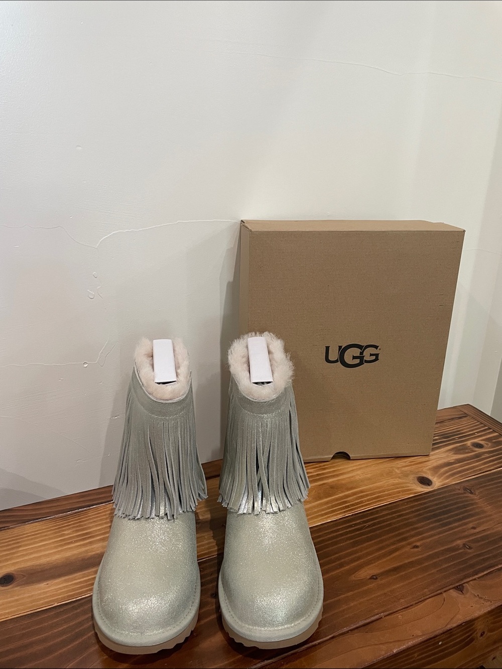 UGG Classic Short Il Fringe Boots 1019719K Shimmery Metallic Gold Size 5 NEW!